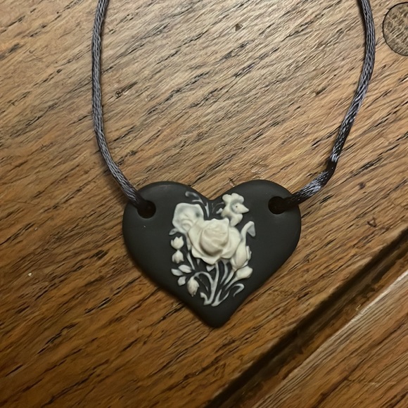 Jewelry - Vintage GOTH/Victorian style heart pendant